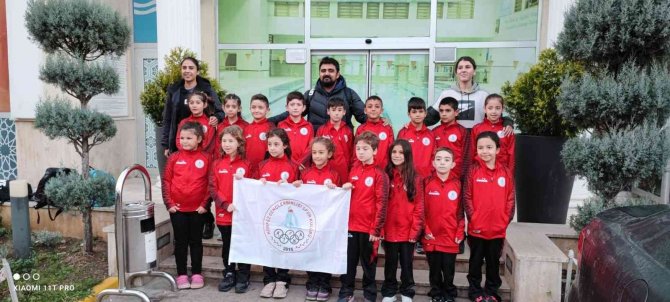 Minik Yüzücülerden Büyük Başarı