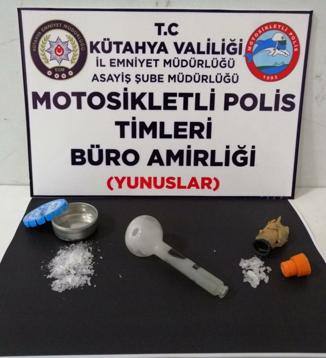 Kütahya’da Yunus Timlerince 5 Kişinin Üzerinde Uyuşturucu Ele Geçirildi