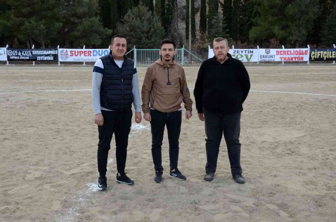 Bozuk Zeminde Maç Yapan Futbolcular Bakan Kasapoğlu’na Seslendi