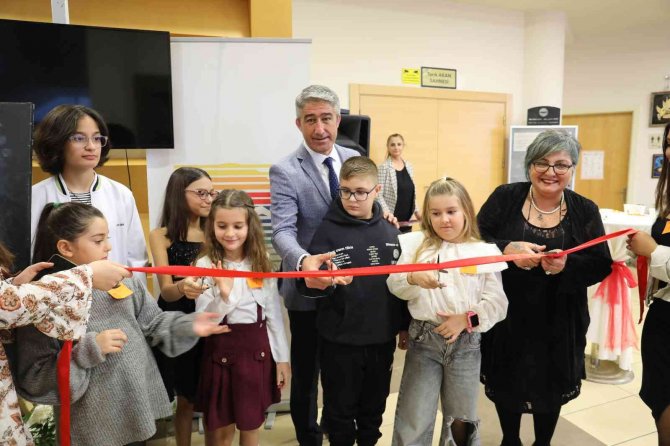 Marmaris’te Şiirle Resim Sergide Buluştu