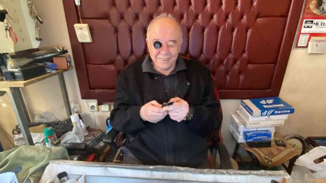 Niğdeli Saat Ustası Naci Evirgen, 60 Yıldır Saat Tamir Ediyor