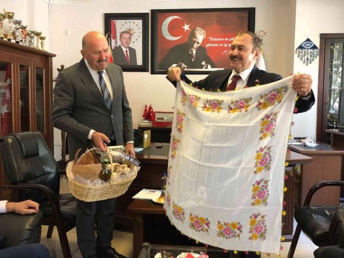 Kuyucak Belediyesi Eski Bakan Eroğlu’nu Ağırladı