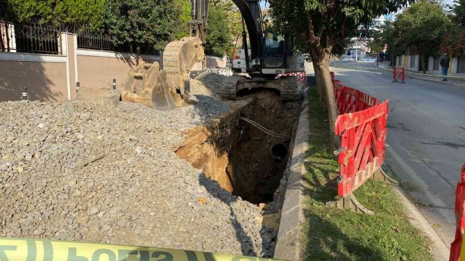 Pendik’te Kanalizasyon Kazısı Sırasında İnsan Kemikleri Bulundu