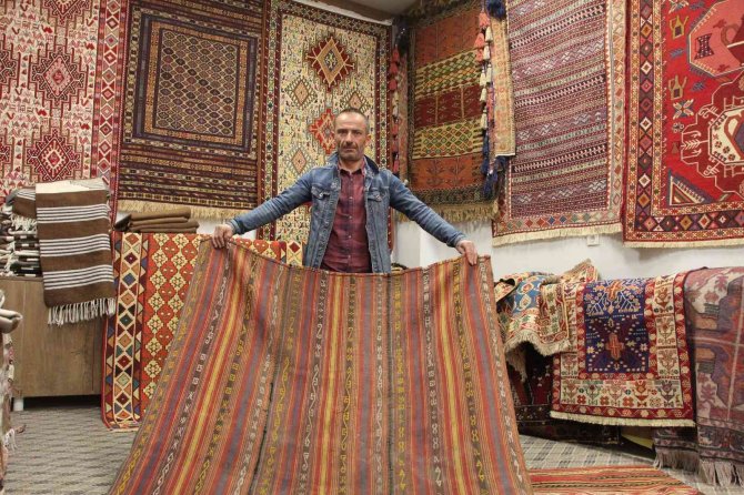 Avrupa’da Yaşanan Doğal Gaz Krizi Hasankeyf’in Tiftik Halısına Rağbetti Artırdı