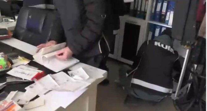 Siirt’te Yakalanan Tefecilerin Evlerinde Çok Sayıda Tapu Ele Geçirildi