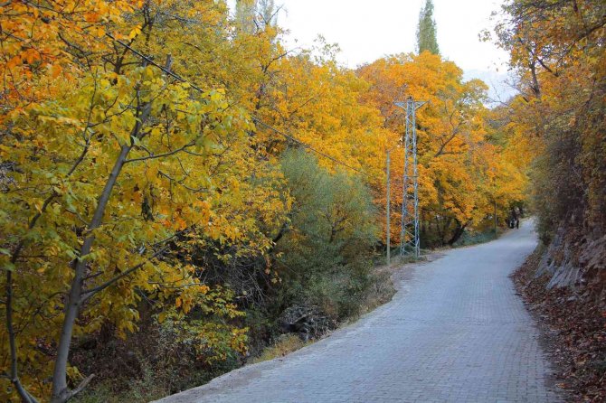 Uludere Renk Tonlarıyla Kartpostallık Görüntüler Oluşturdu