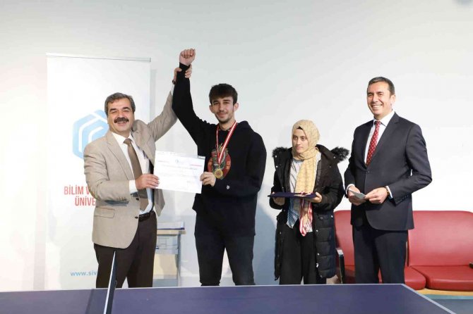 Masa Tenisi Turnuvasında Madalyalar Sahibini Buldu