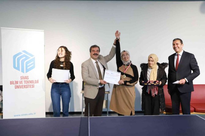 Masa Tenisi Turnuvasında Madalyalar Sahibini Buldu