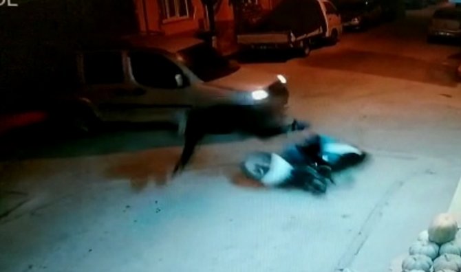 Sürücünün Çarptığı Bisikletliyi Bırakıp Kaçtığı Anlar Kamerada