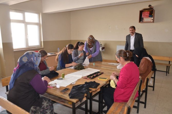 Tercan Halk Eğitimi Merkezi Kursları Ara Vermeden Devam Ediyor