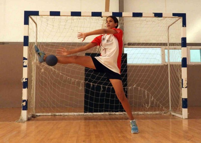 Kepez Belediye Hentbol Takımında Hedef Önce Antalya, Ardından Bölge Şampiyonluğu