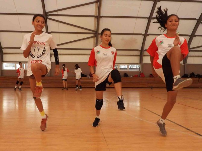 Kepez Belediye Hentbol Takımında Hedef Önce Antalya, Ardından Bölge Şampiyonluğu