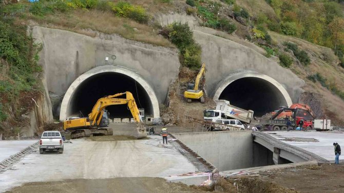 Türkiye’nin En Maliyetli Şehir İçi Yollarından Kanuni Bulvarı’nda Çalışmalar Hızlandı