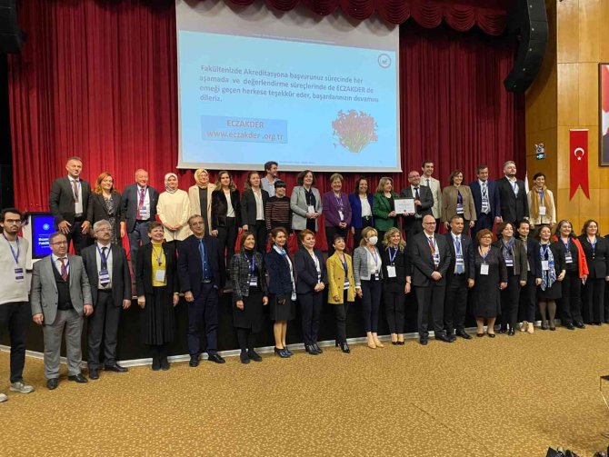 Eczacılık Fakültesi, Düzenlenen Törenle Akreditasyon Belgesini Aldı