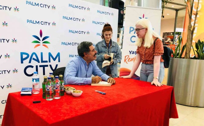 Ahmet Ümit Mersin’de Okurlarıyla Buluştu