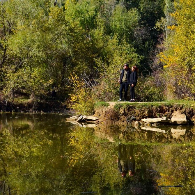 Doğa Tutkunları Sonbaharın Renklerine Boyanan Taş Evleri Gezdi
