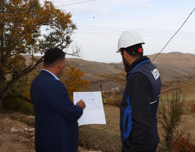 Gevaş’ta 2 Milyon Tl Bedelle Havai Elektrik Hattında İzole Kablo Montajı Yapıldı