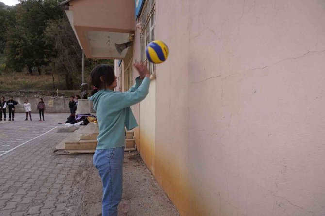 Spor Kursları Kuzey Irak Sınırına Sıfır Noktadaki Kız Çocuklarının Umudu Oldu
