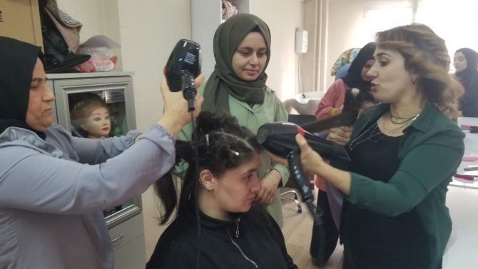 Kadınlar Hayallerinin Peşinden Giderek Meslek Sahibi Oldular