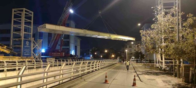 Yayaların Güvenliği İçin Üstgeçit Yapılıyor