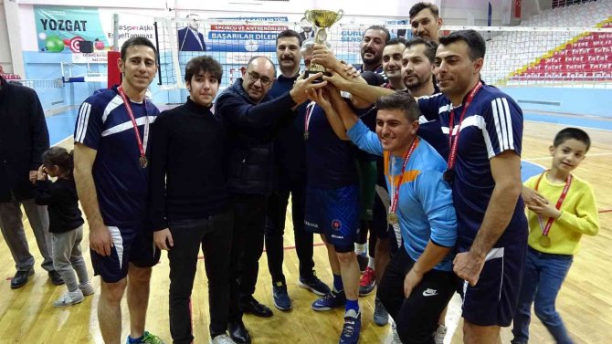 Yozgat’ta Kurumlar Arası Voleybol Turnuvası Tamamlandı
