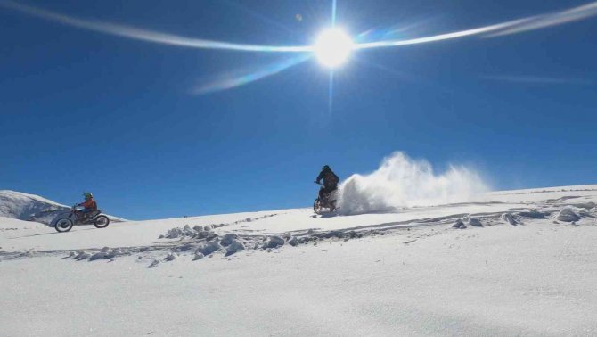 Doğu’da Sabah Saatlerinde Sis Hakim Oldu, Yüksek Kesimlerde Kar Bekleniyor