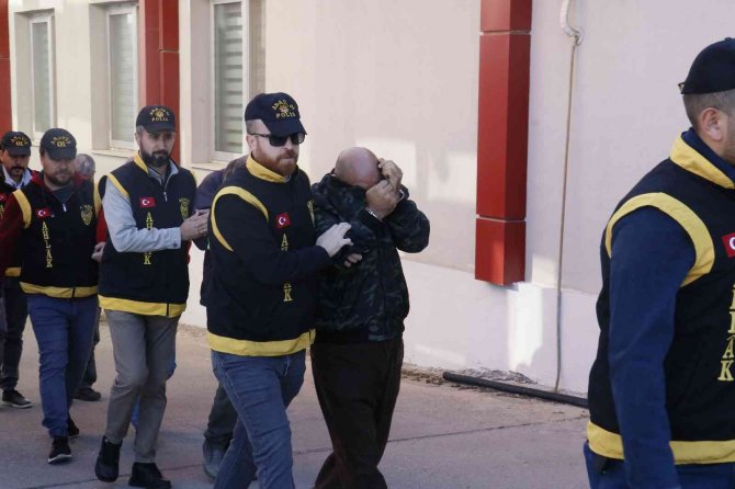 Fuhşun Şifresi: "Karpuz Tarlasında Bekliyorum"