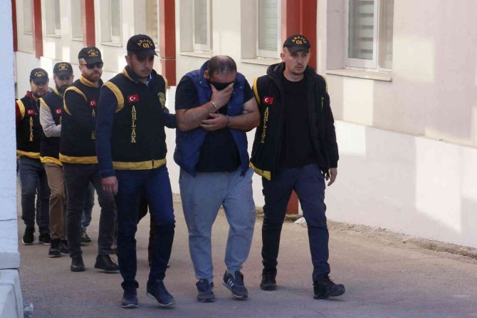 Fuhşun Şifresi: "Karpuz Tarlasında Bekliyorum"