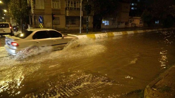 Çevre Yolları Sular Altında Kaldı