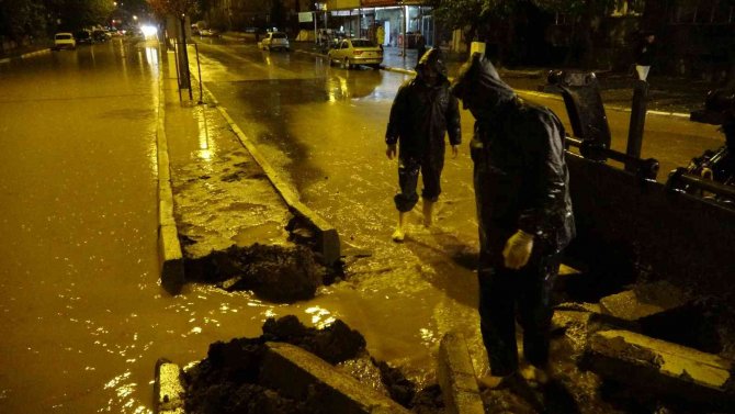 Çevre Yolları Sular Altında Kaldı