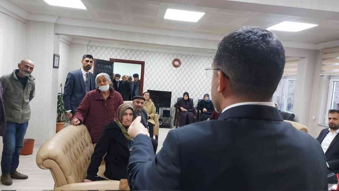Başkan Çalkın, Vatandaşlara Kars’a Yapılan Yatırımları Anlatıyor