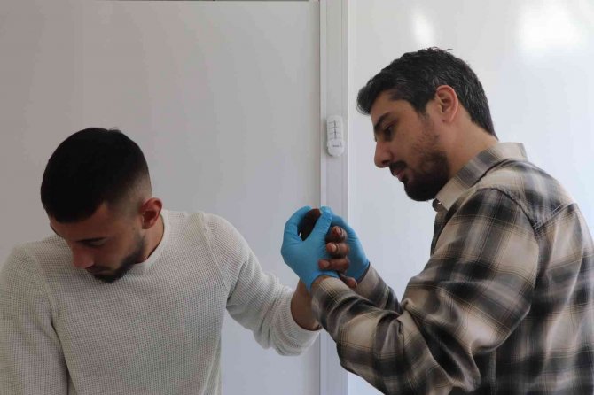 Kopan Başparmağı Yerine Dikildi