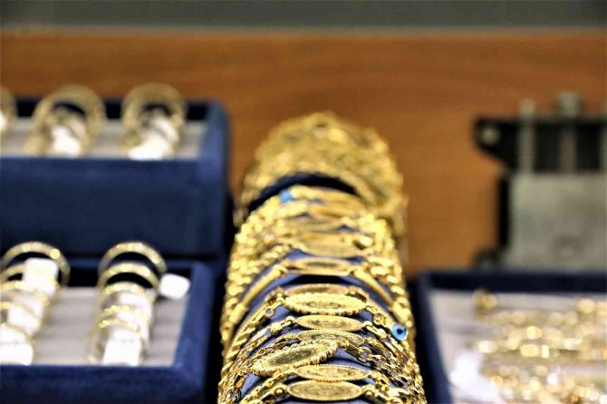 Antalya’da Kuyumculardan Yatırımcıları Harekete Geçirecek Altın Tahmini