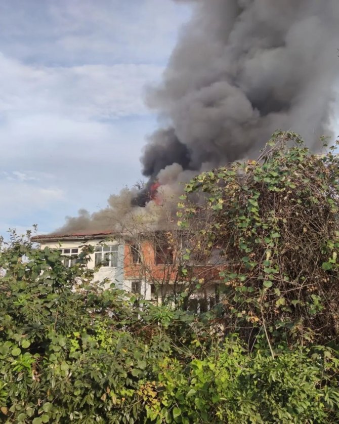 Artvin’de Evde Çıkan Yangın Paniğe Neden Oldu