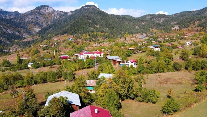 Doğal Güzellikleriyle Ünlü Oba Köyü Altyapısıyla Da Örnek Oluyor