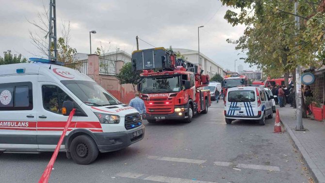 Avcılar’da Geri Dönüşüm Deposunda Korkutan Yangın
