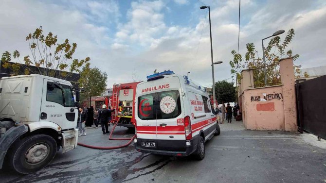 Avcılar’da Geri Dönüşüm Deposunda Korkutan Yangın