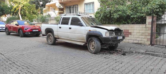 Park Halindeki Araç Bir Anda Alev Aldı
