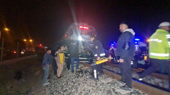 Aydın’da Hemzemin Geçitte Tren Cipe Çarptı: 1 Ölü
