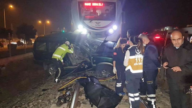 Aydın’da Hemzemin Geçitte Tren Cipe Çarptı: 1 Ölü