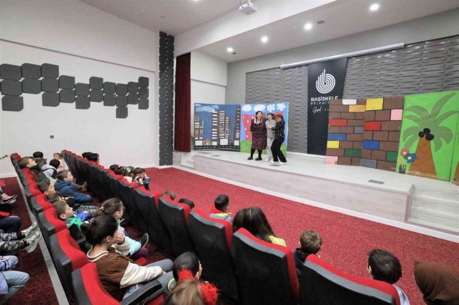 Çocuklar "Fıstık İle Celil" Oyununu Çok Beğendi