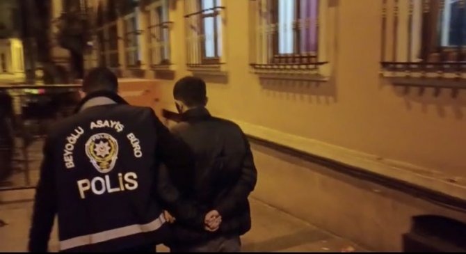 İ̇stanbul’da Kız Yurdunda Panik: Maganda Kurşunu Yurda İsabet Etti