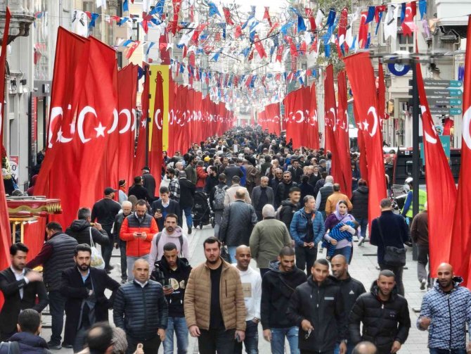 Terör Saldırısından Günler Sonra Bin 200 Adet Türk Bayrağıyla Donatılan İ̇stiklal Caddesi Havadan Görüntülendi