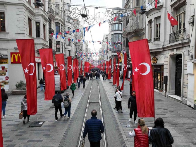 Terör Saldırısından Günler Sonra Bin 200 Adet Türk Bayrağıyla Donatılan İ̇stiklal Caddesi Havadan Görüntülendi