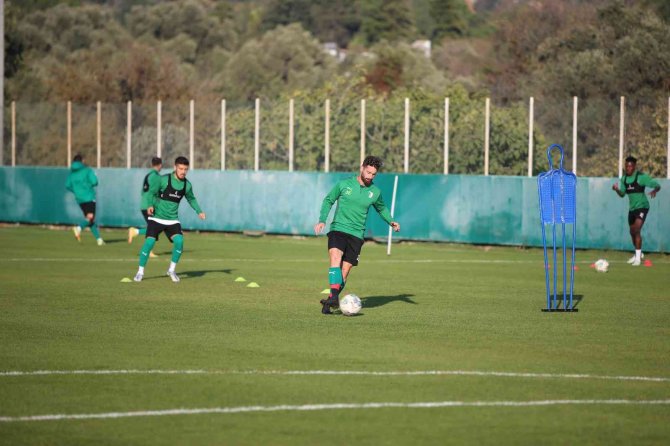 İ̇smet Taşdemir: "Tuzlaspor Maçında Geçen Haftayı Telafi Etmemiz Gerekiyor"