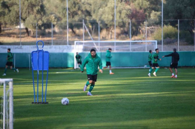 İ̇smet Taşdemir: "Tuzlaspor Maçında Geçen Haftayı Telafi Etmemiz Gerekiyor"