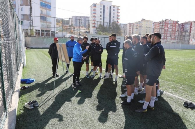 Yozgat Belediyesi Bozokspor, Develigücüspor Hazırlıklarını Sürdürüyor