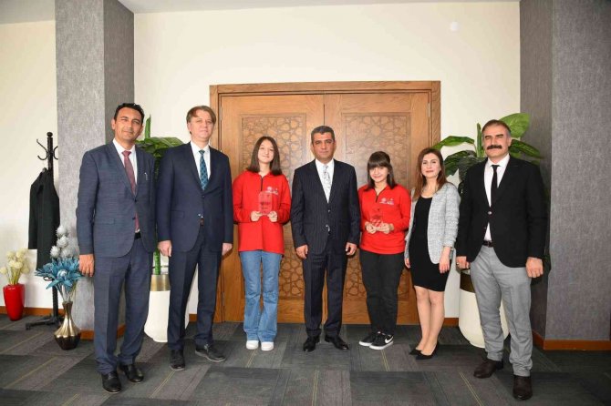 Denizlili Öğrencilerin Projeleri Ödül Aldı