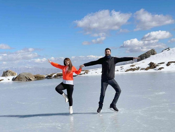 Donan Gölde Buz Pateni Keyfi