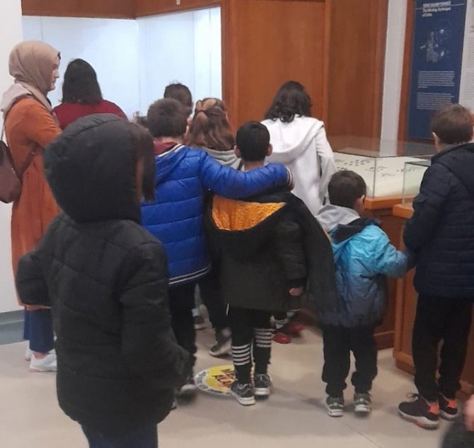 Ara Tatilde Müzeyi Gezdiler Sinemaya Gittiler